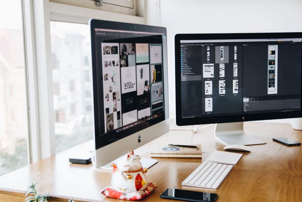 Silver Imac on Top of Brown Wooden Table